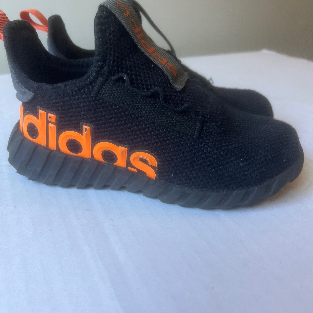 Adidas kids black sneakers size 12 no shoe laces